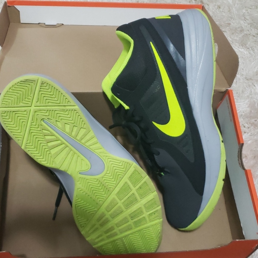 Nike - Picture 3 of 4